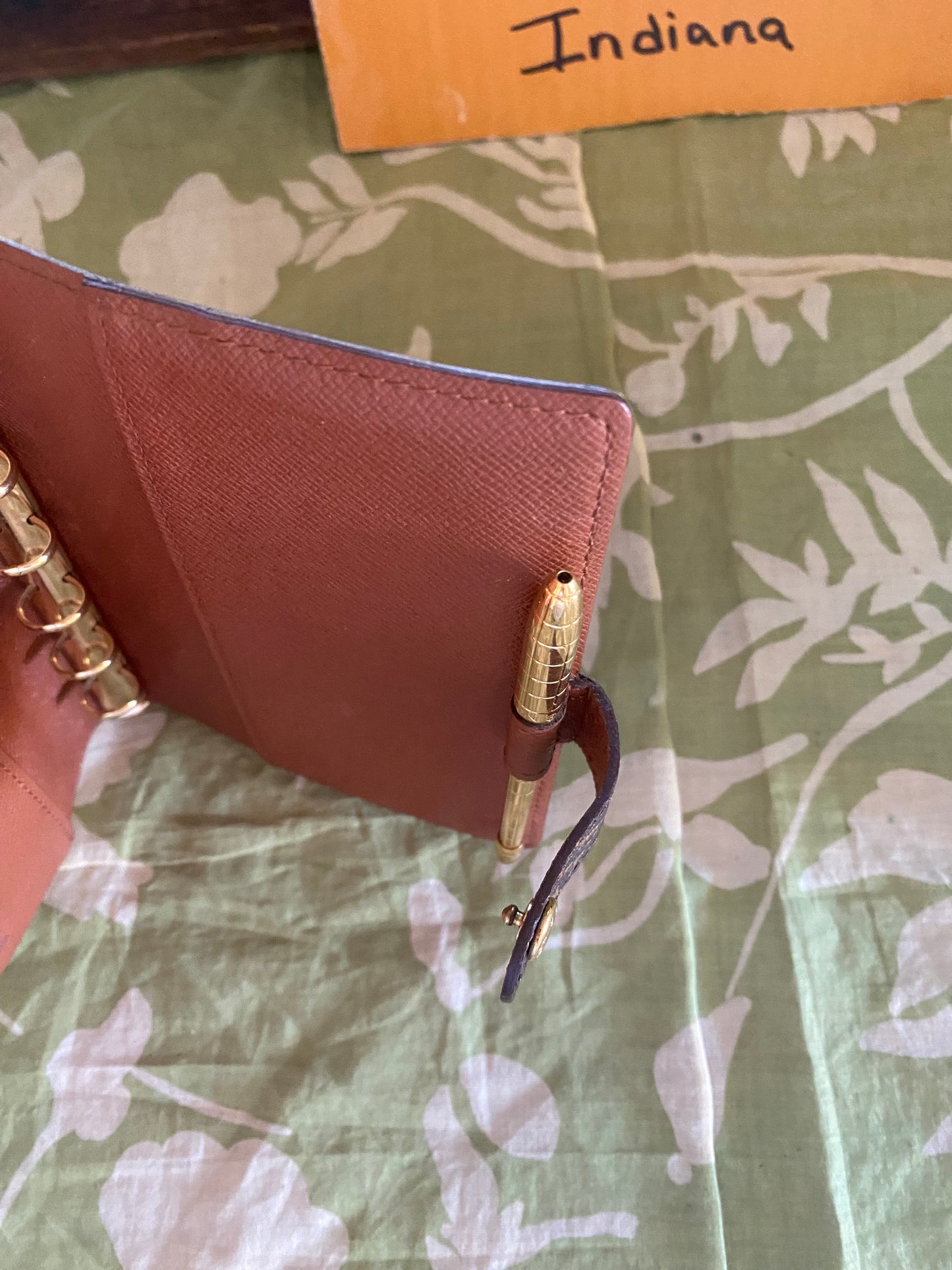 Gold Tone Twist Top Pen