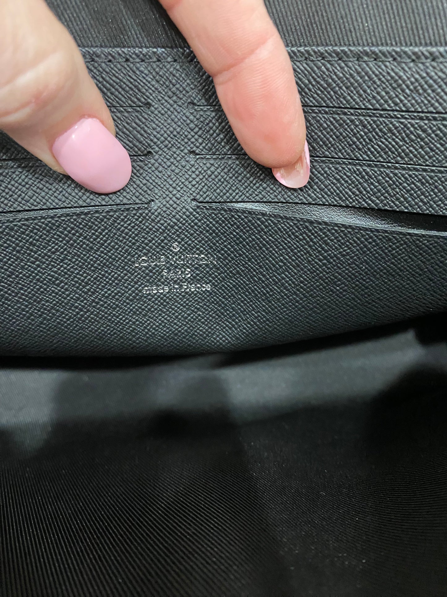 Pochette Voyage Noir Taiga Leather