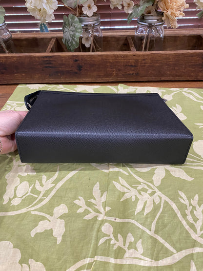 Pochette Voyage Noir Taiga Leather