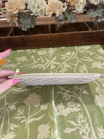 Neverfull Pouch GM in DA print