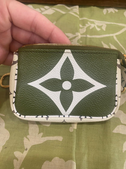 Monogram Giant Micro Pouchette