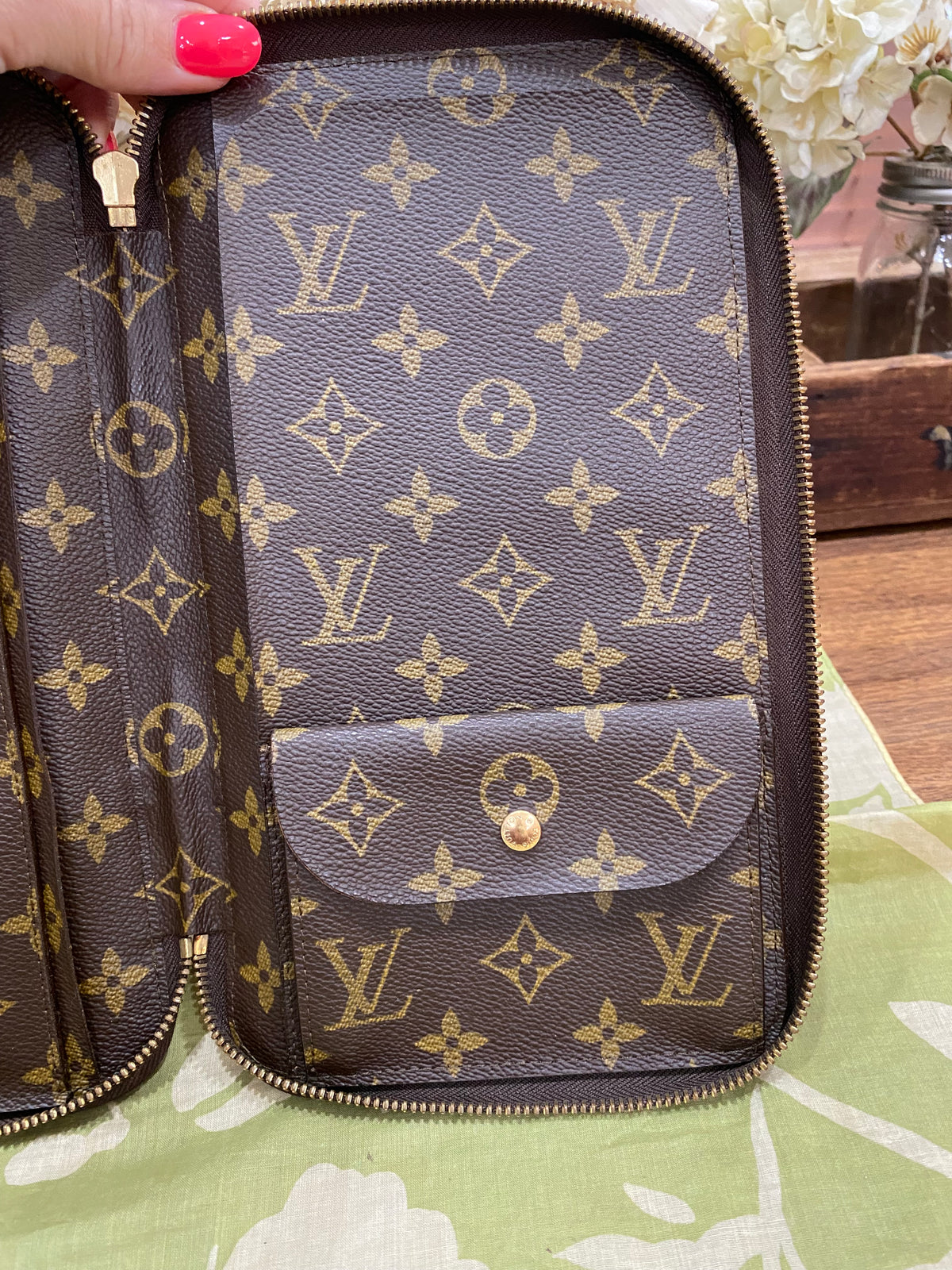 Escapade Travel Organizer