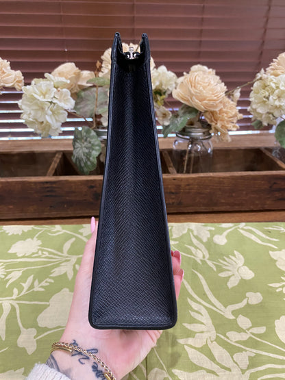 Pochette Voyage Noir Taiga Leather