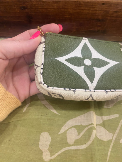 Monogram Giant Micro Pouchette