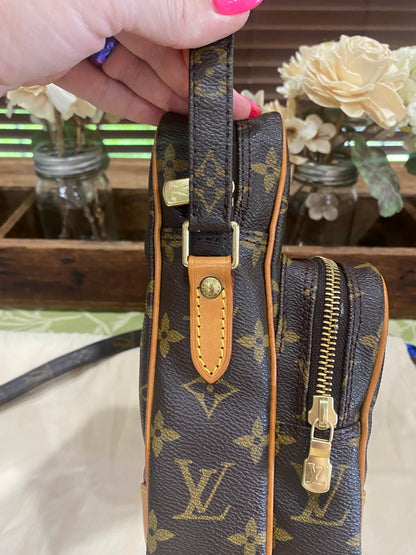 Amazone Crossbody