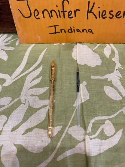 Gold Tone Twist Top Pen