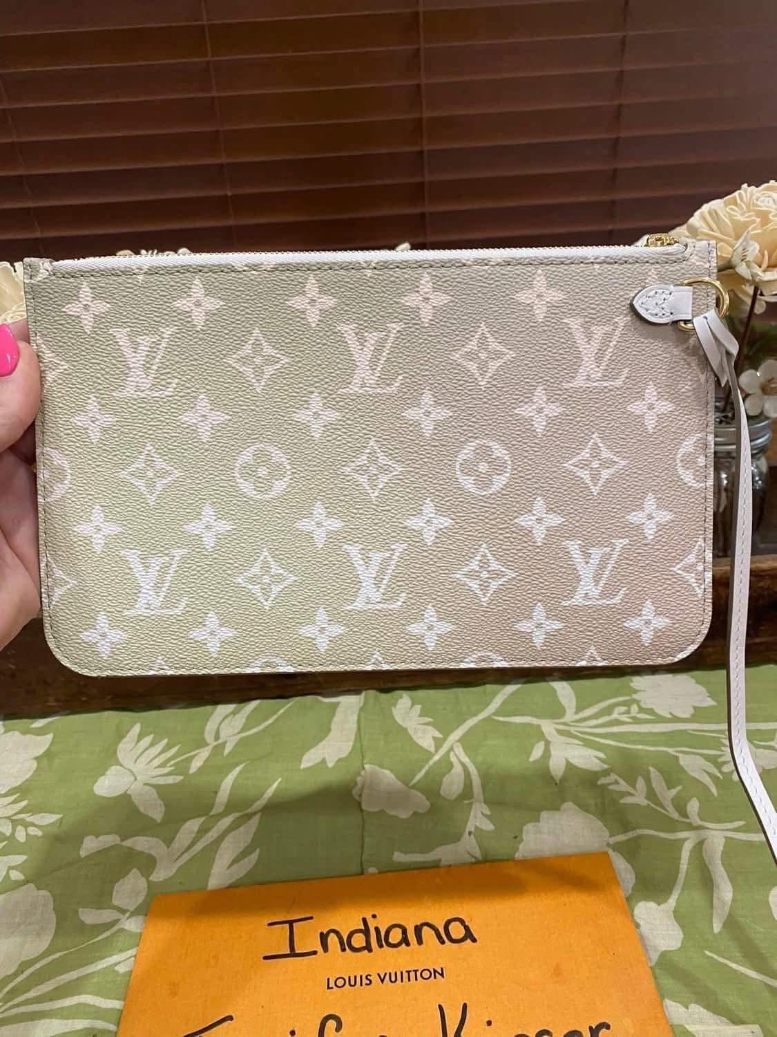 NEW Neverfull Pouch GM (Spring in the City Collection Sunset Khaki)