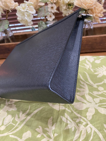 Pochette Voyage Noir Taiga Leather