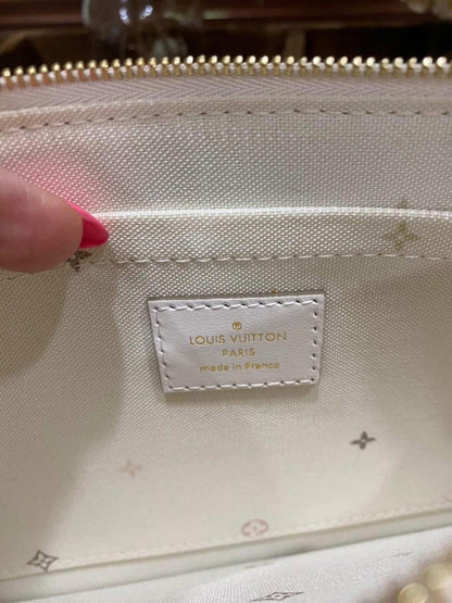NEW Neverfull Pouch GM (Spring in the City Collection Sunset Khaki)