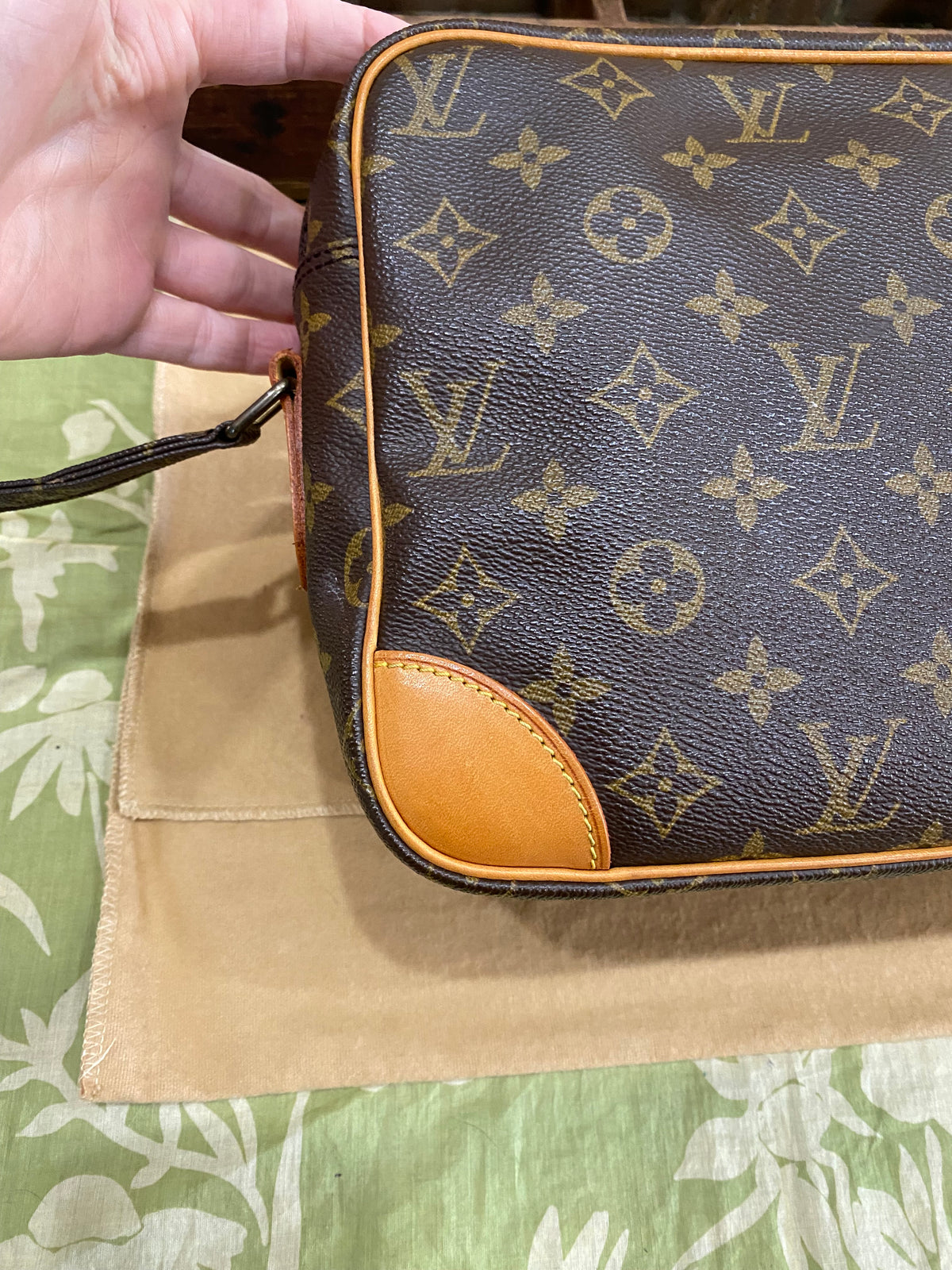 Nile Crossbody