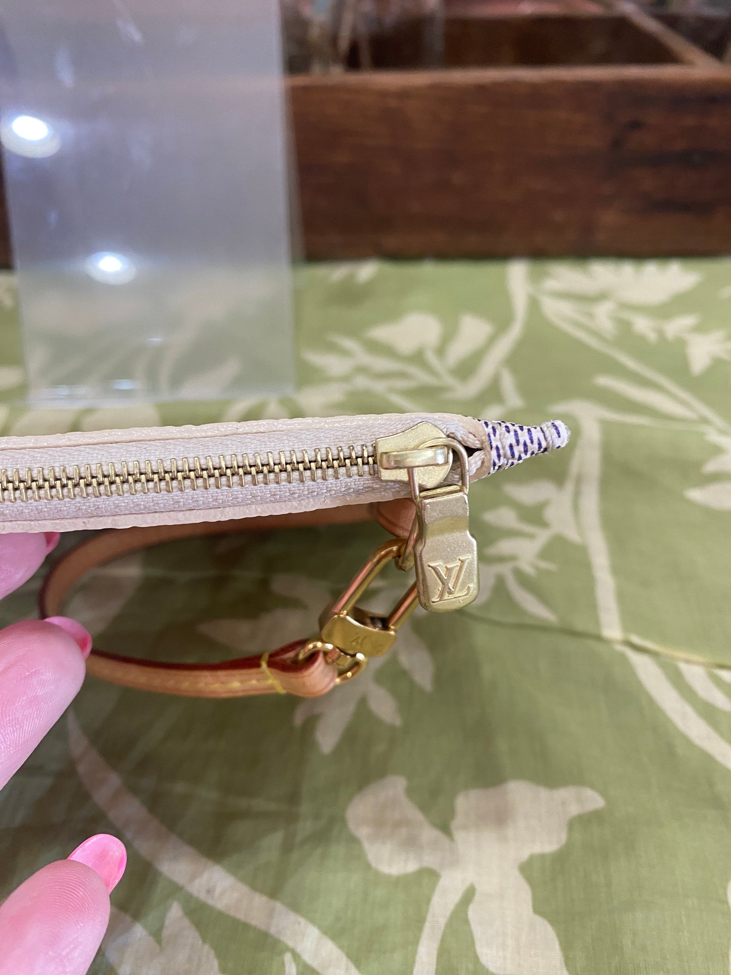 Neverfull Pouch GM in DA print