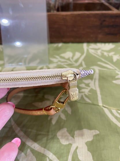 Neverfull Pouch GM in DA print