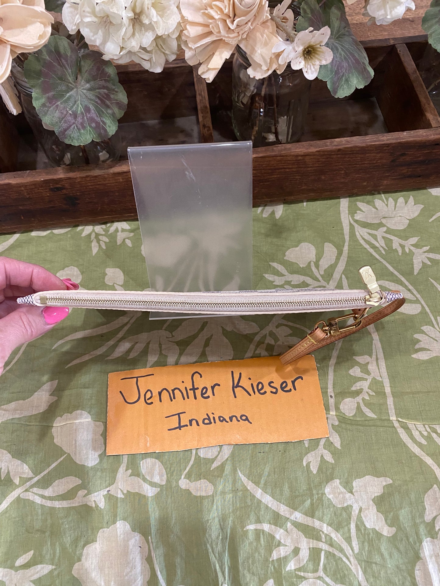 Neverfull Pouch GM in DA print