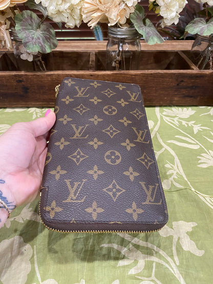 Daily Organizer Long Wallet