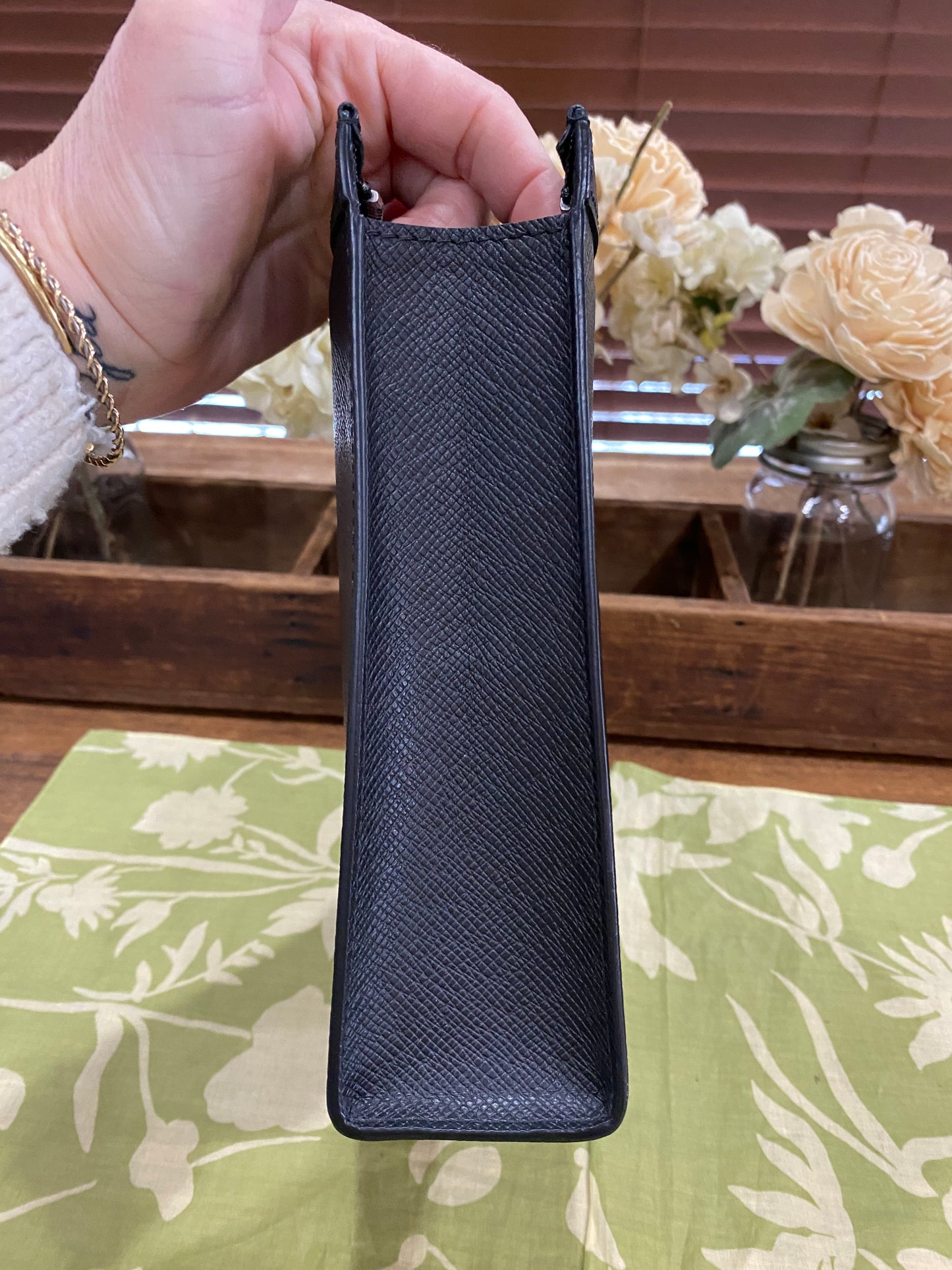 Pochette Voyage Noir Taiga Leather