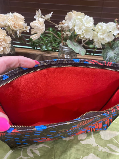 LE Jungle Toiletry 26