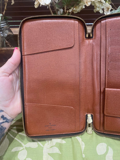 Daily Organizer Long Wallet