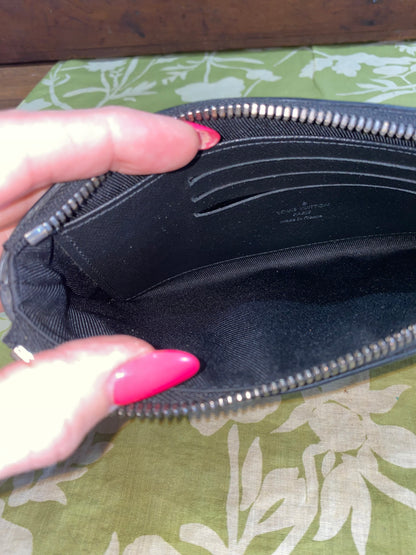 Discovery Pochette in Eclipse