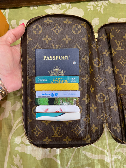 Escapade Travel Organizer