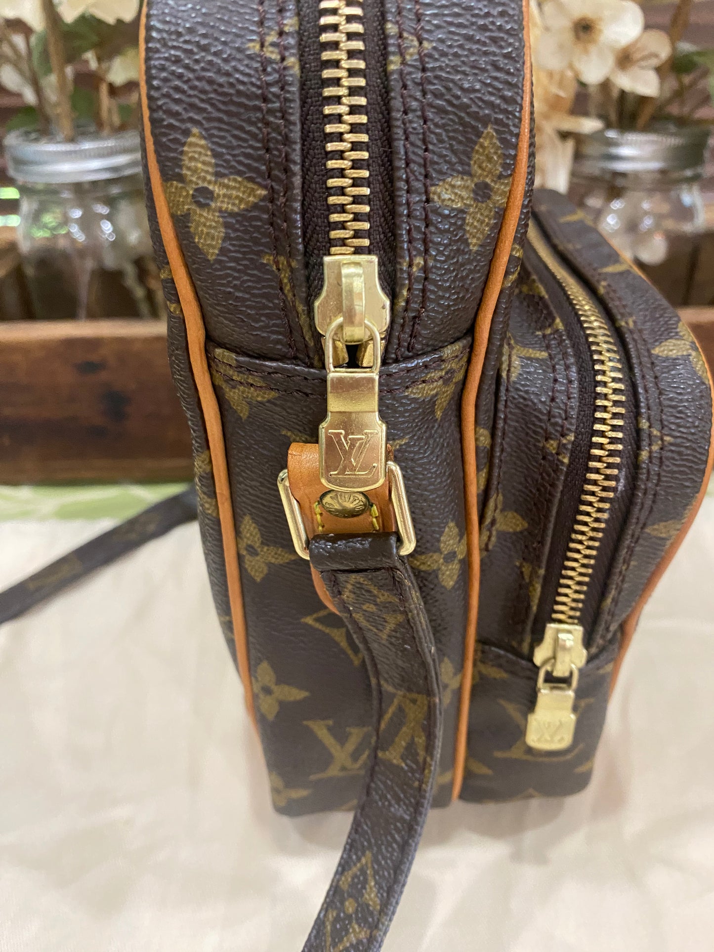 Amazone Crossbody