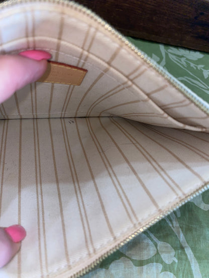 Neverfull Pouch GM in DA print