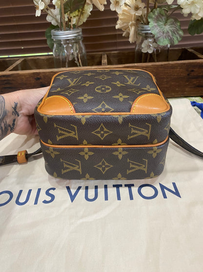Amazone Crossbody