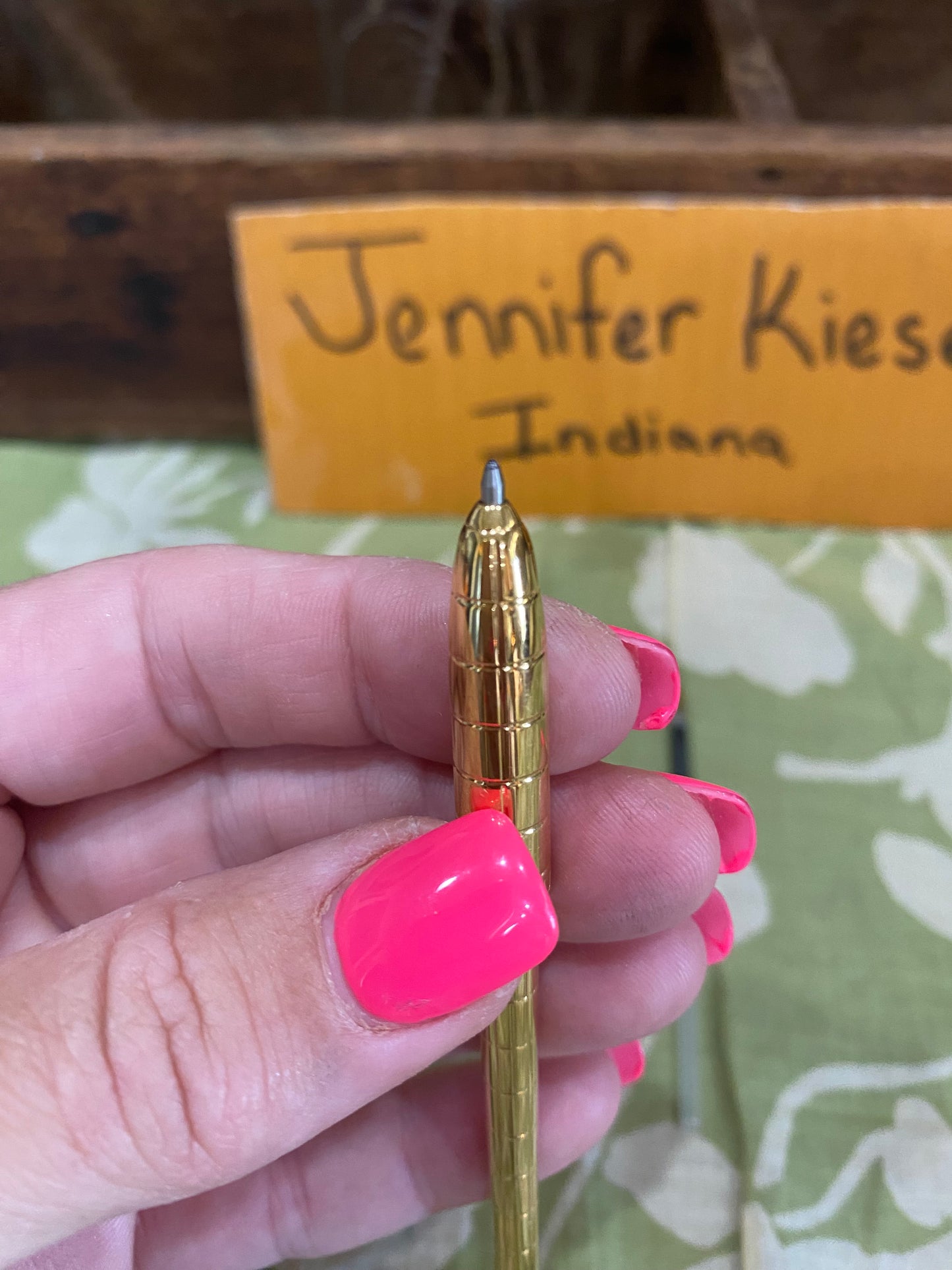 Gold Tone Twist Top Pen