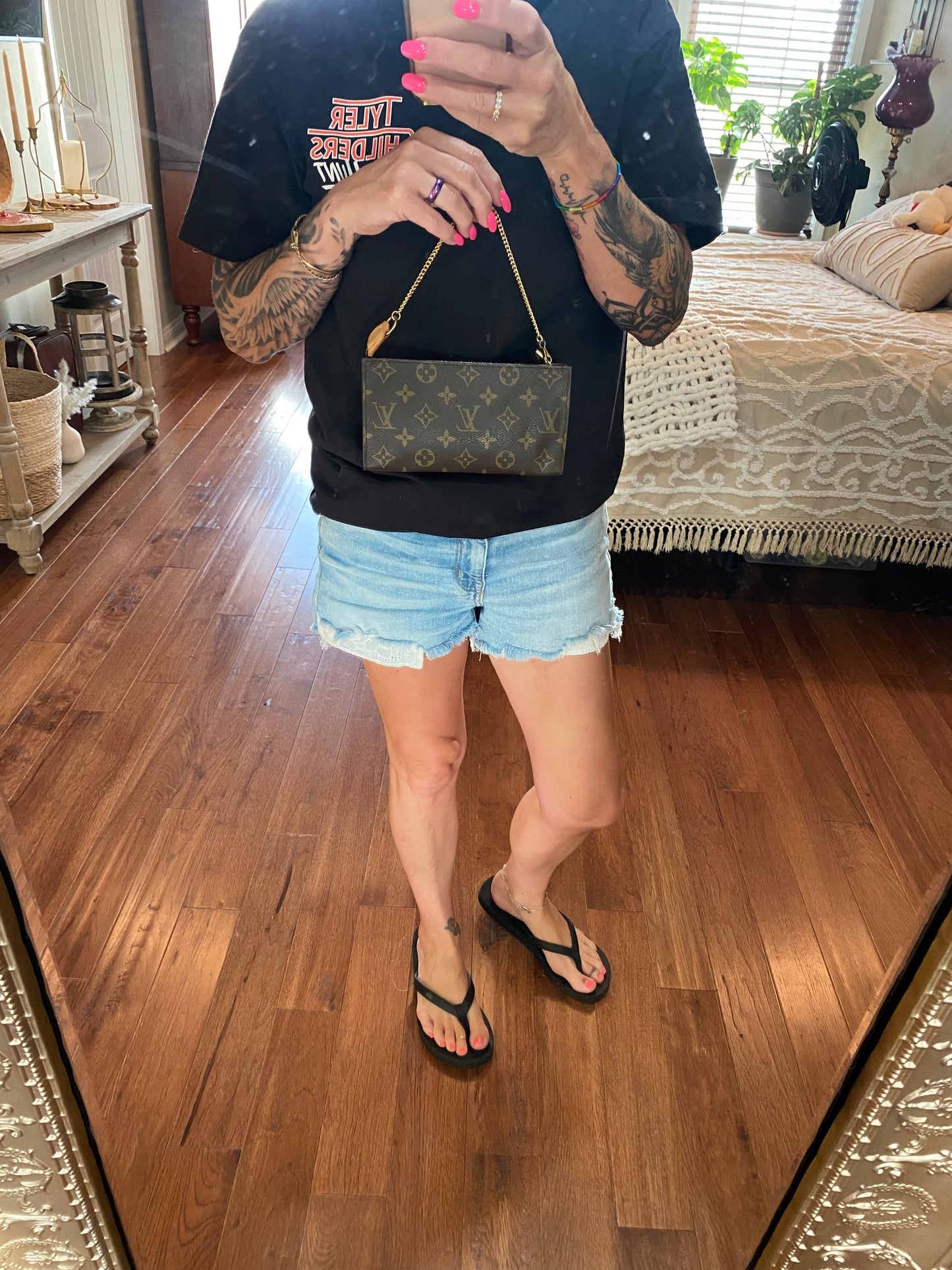 Bucket Pouch GM- comes with original wristlet strap