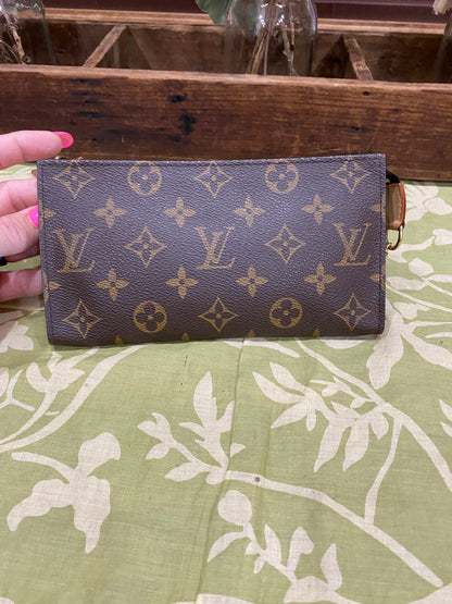 Bucket Pouch GM- comes with original wristlet strap