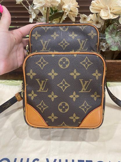 Amazone Crossbody