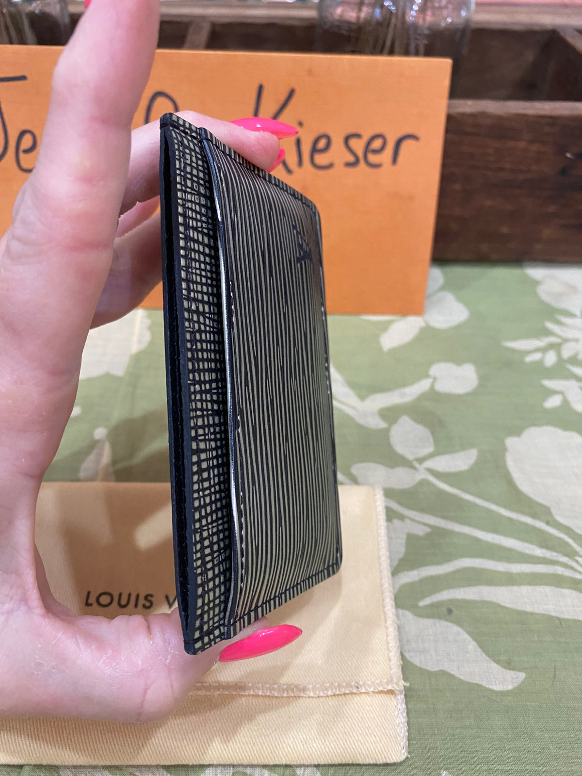 Epi Credit Card Case in Metallic Platine (silver/black)