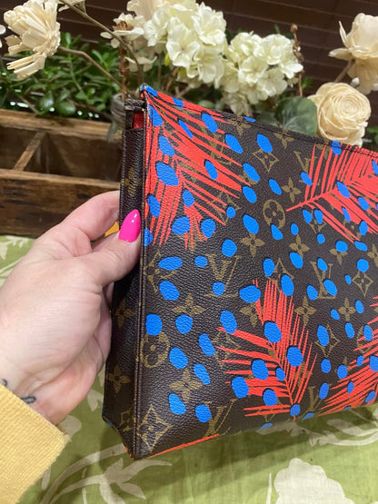 LE Jungle Toiletry 26