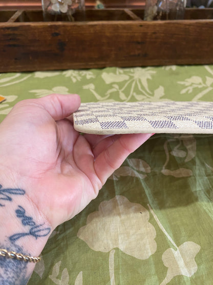 Neverfull Pouch GM in DA print