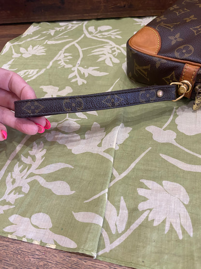 Vintage Marly Dragonne GM Wristlet Clutch