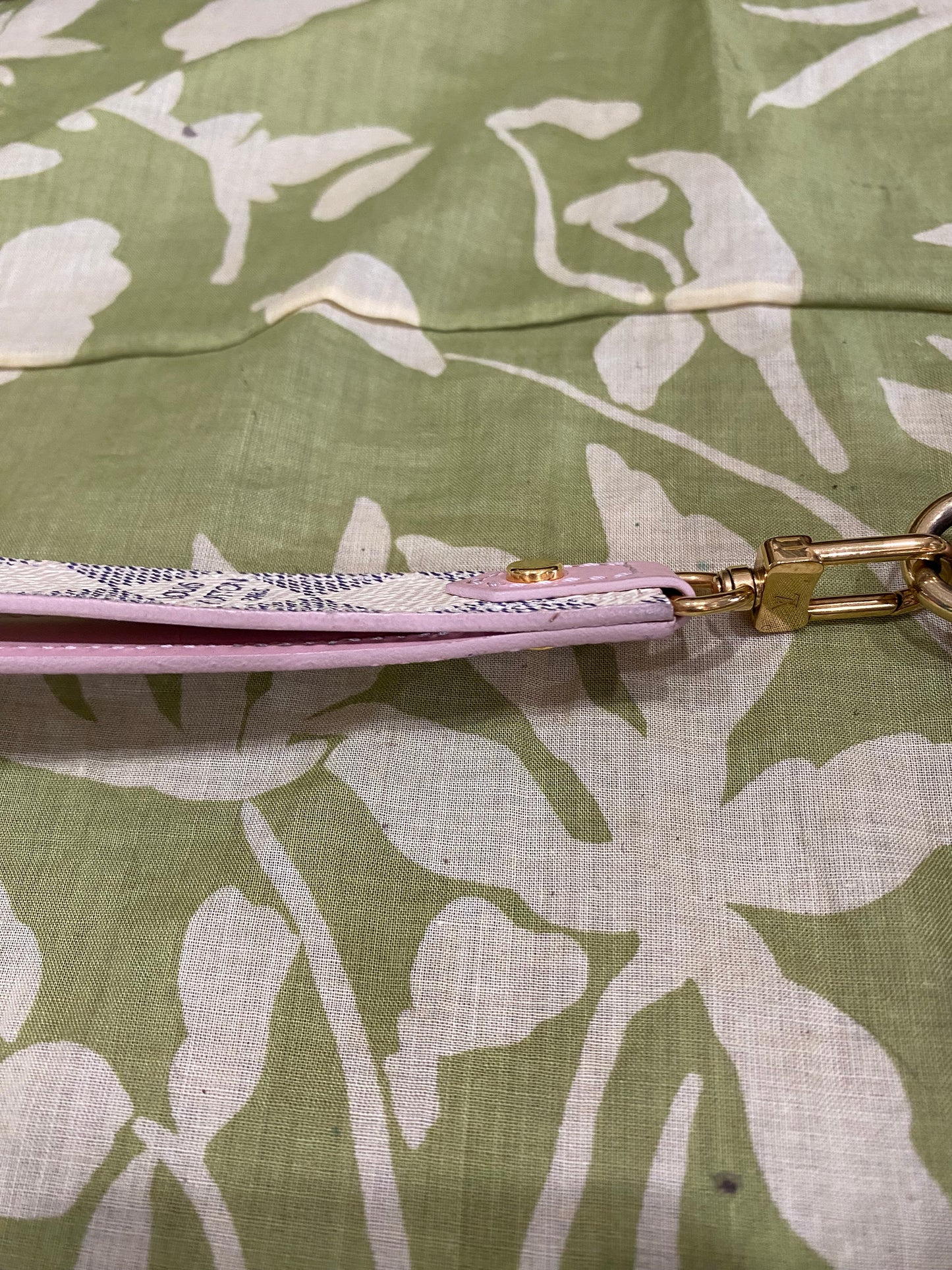 City Pouch- studded DA print with removable wristlet strap