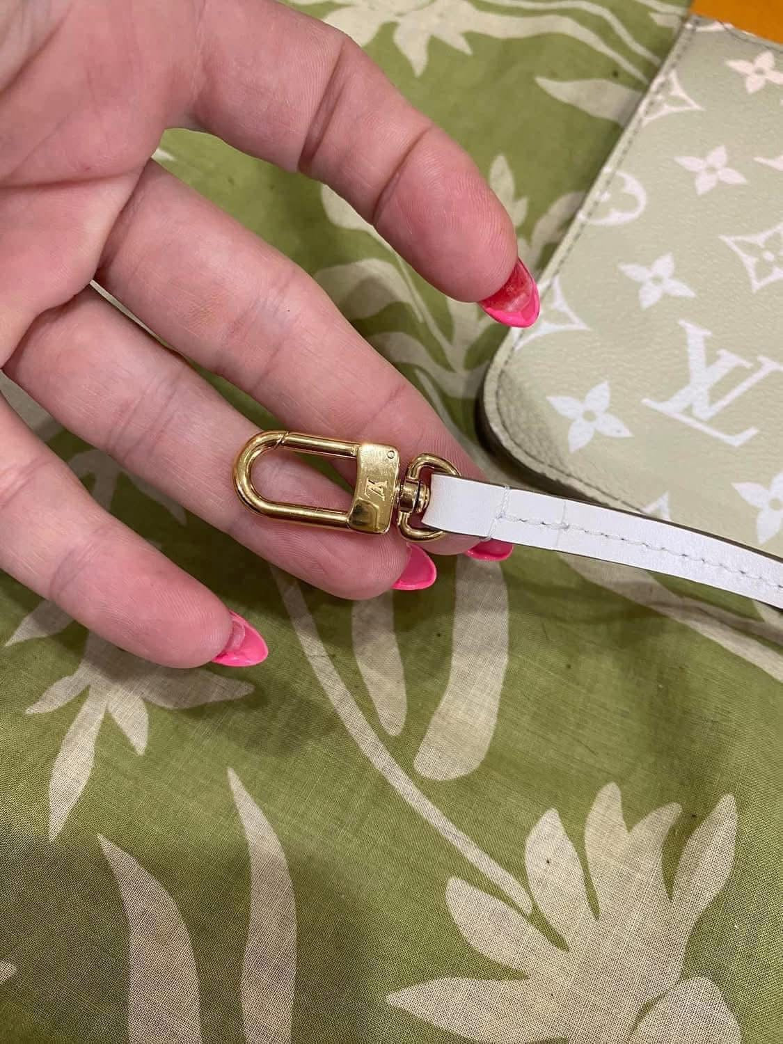 NEW Neverfull Pouch GM (Spring in the City Collection Sunset Khaki)
