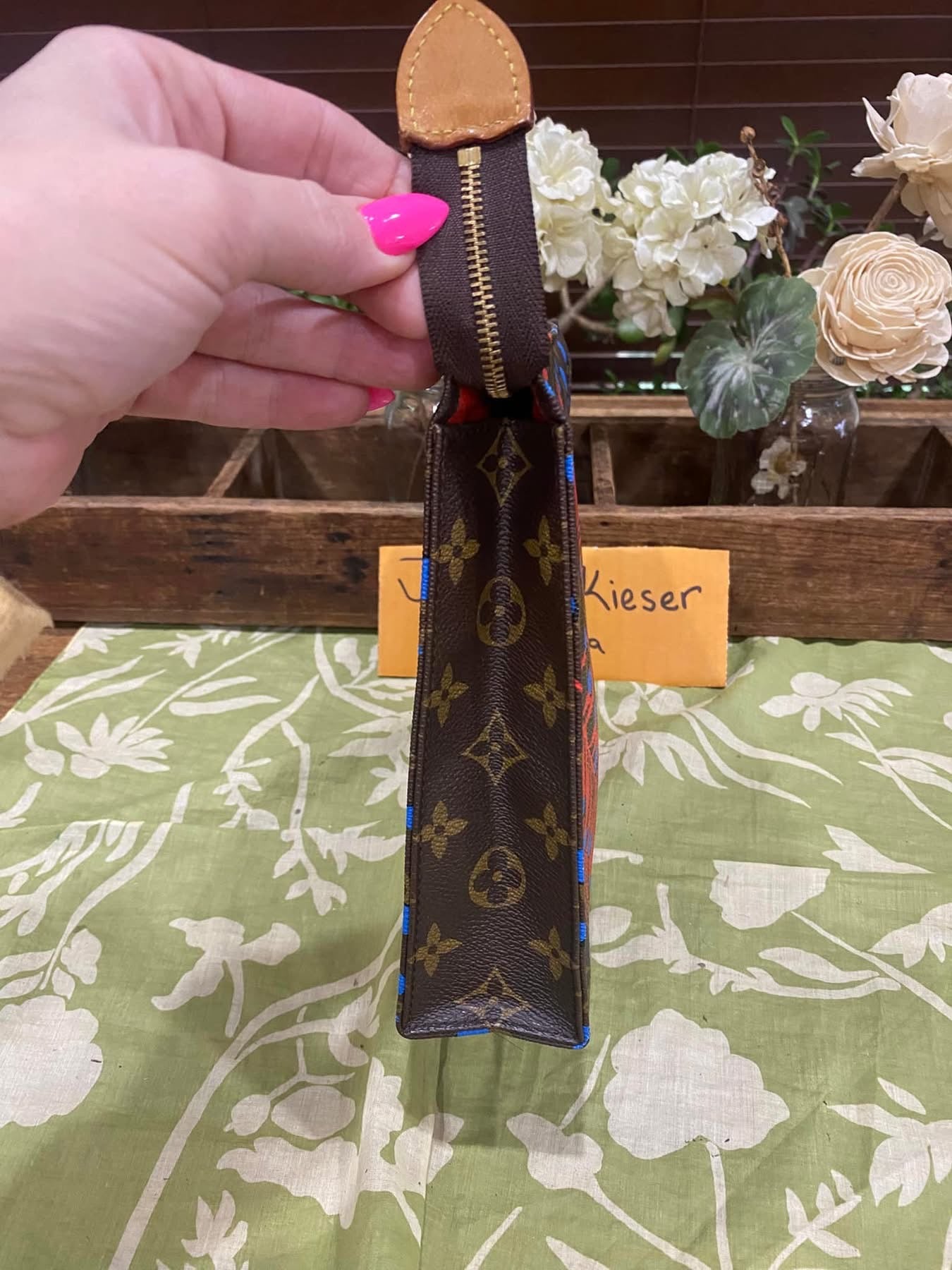 LE Jungle Toiletry 26