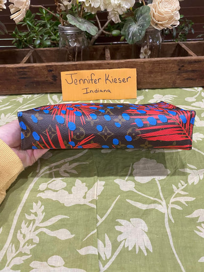 LE Jungle Toiletry 26