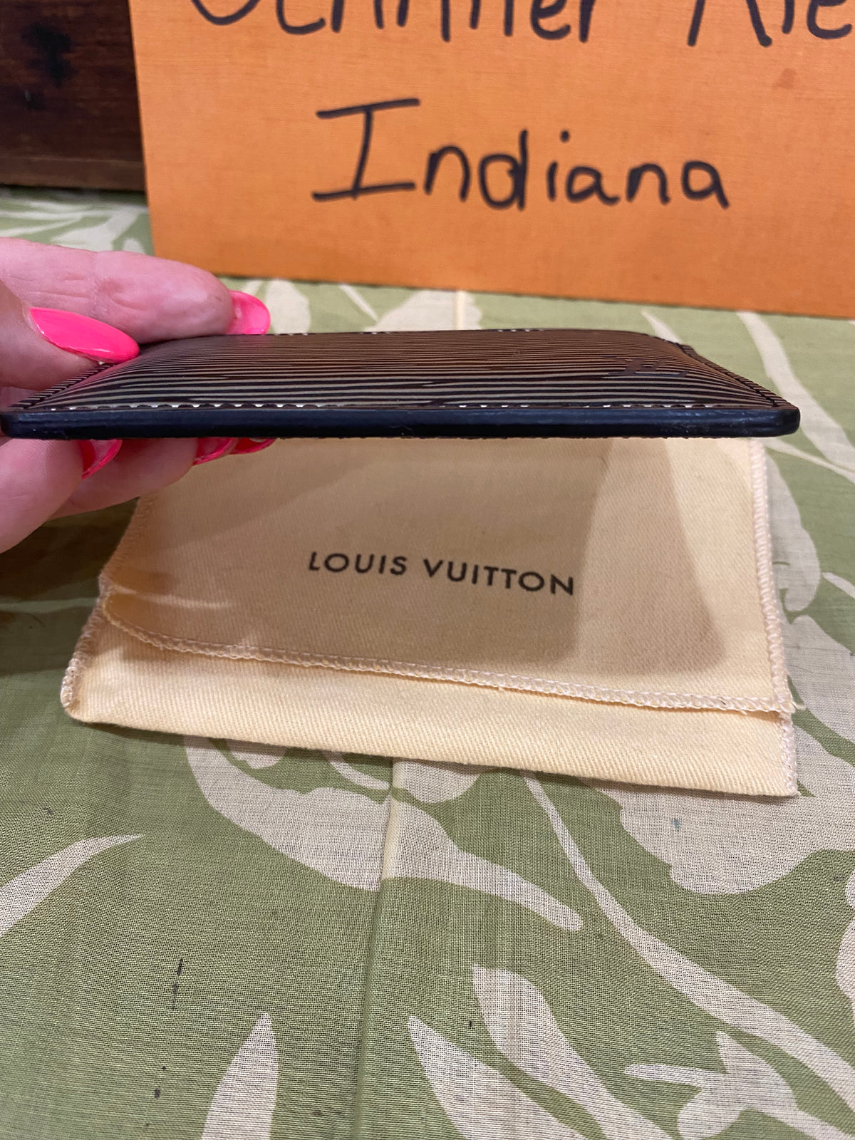 Epi Credit Card Case in Metallic Platine (silver/black)