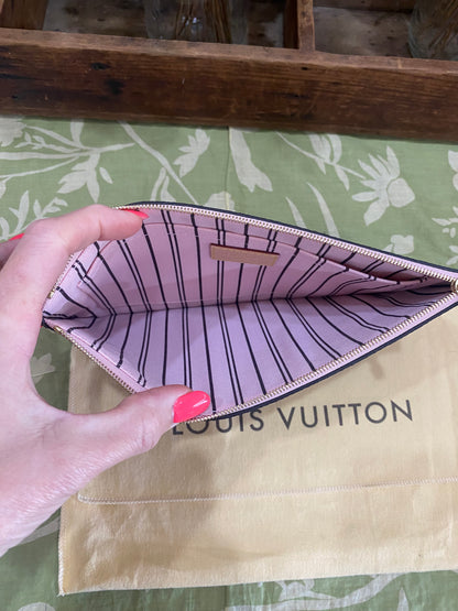 Neverfull Pouch GM