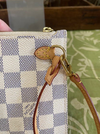 Neverfull Pouch GM in DA print