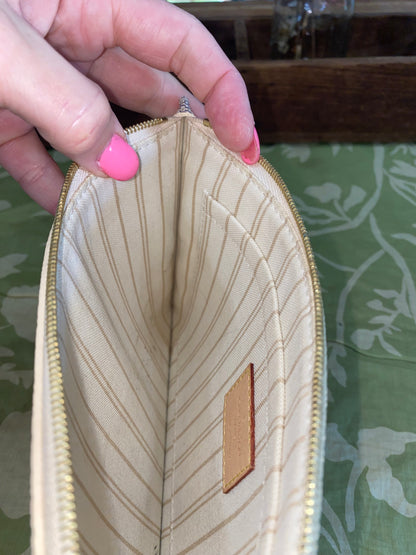 Neverfull Pouch GM in DA print