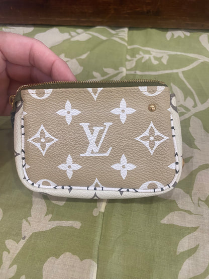 Monogram Giant Micro Pouchette
