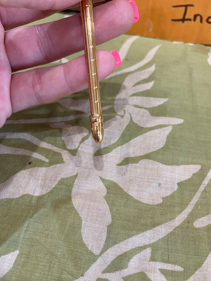Gold Tone Twist Top Pen