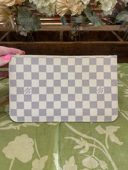 Neverfull Pouch GM in DA print