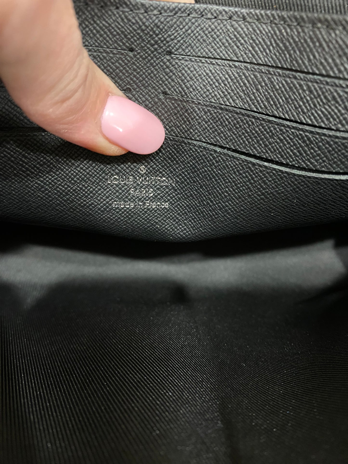Pochette Voyage Noir Taiga Leather
