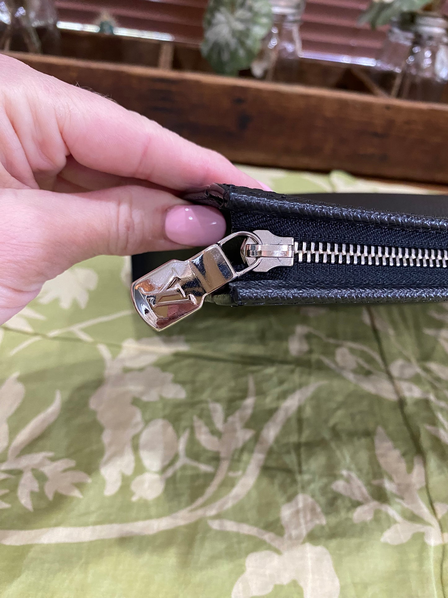 Pochette Voyage Noir Taiga Leather