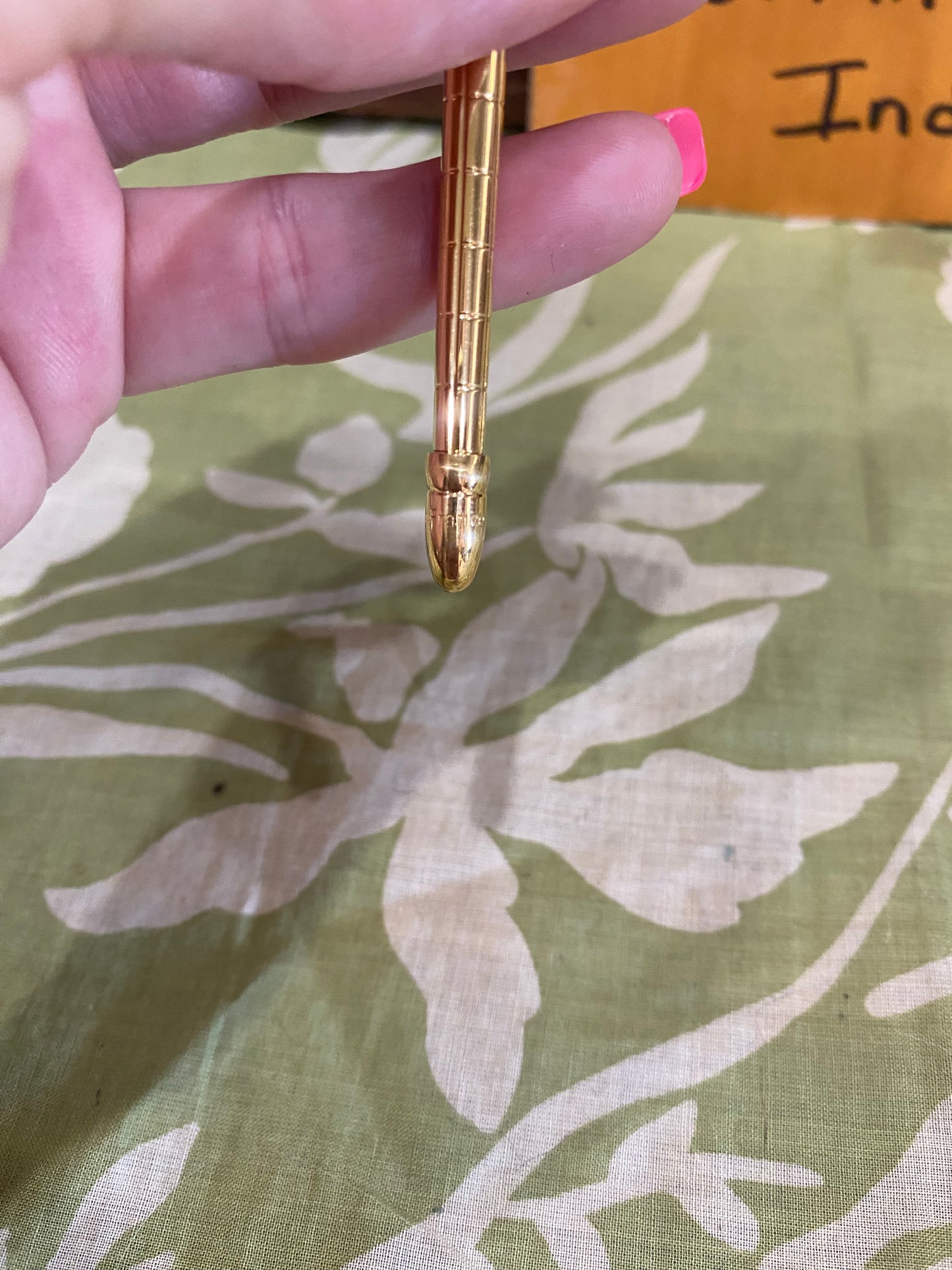 Gold Tone Twist Top Pen