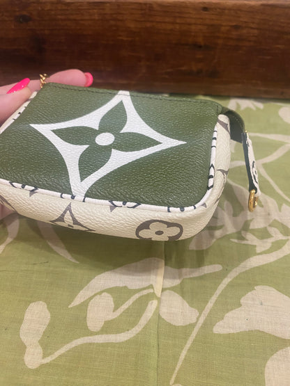 Monogram Giant Micro Pouchette