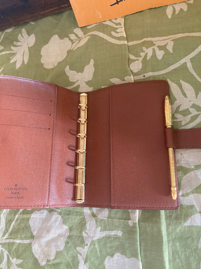 Gold Tone Twist Top Pen